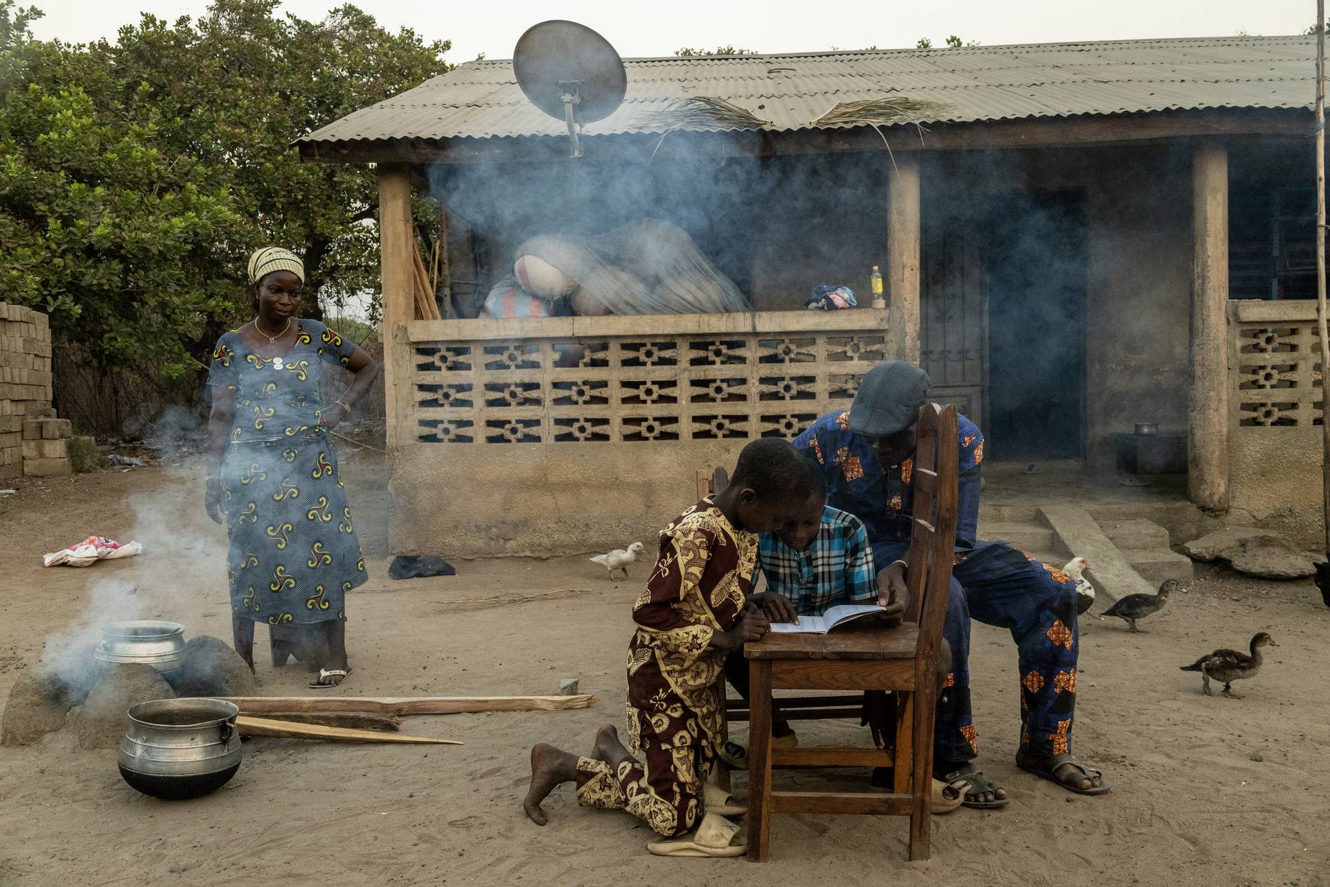 Paul and Elisabeth now have the funds to send all of their children to school. © Lindokuhle Sobekwa